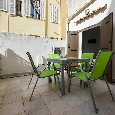 Les Halles Terrasse Apartment 1